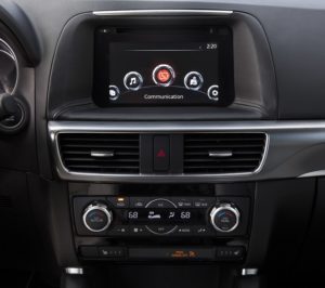 The functions displayed on the infotainment screen are managed by a small controller (right).